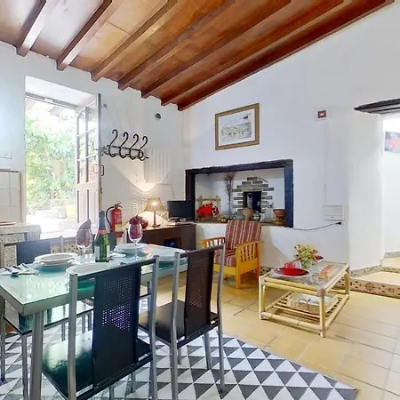 Charming 1-bed House In Villa