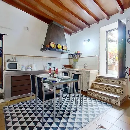 Charming 1-bed House In Villa