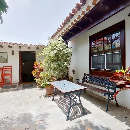 Villa Charming 1-bed House In La Laguna