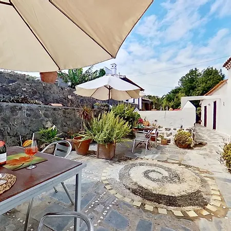 Charming 1-bed House In Villa La Laguna