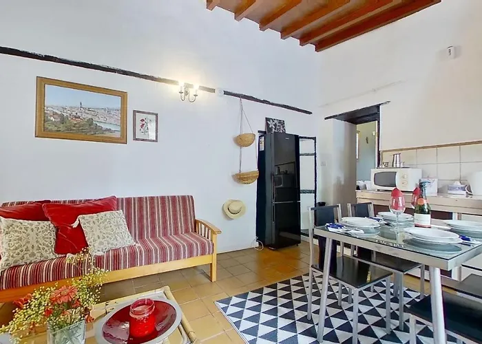 Villa Charming 1-bed House In