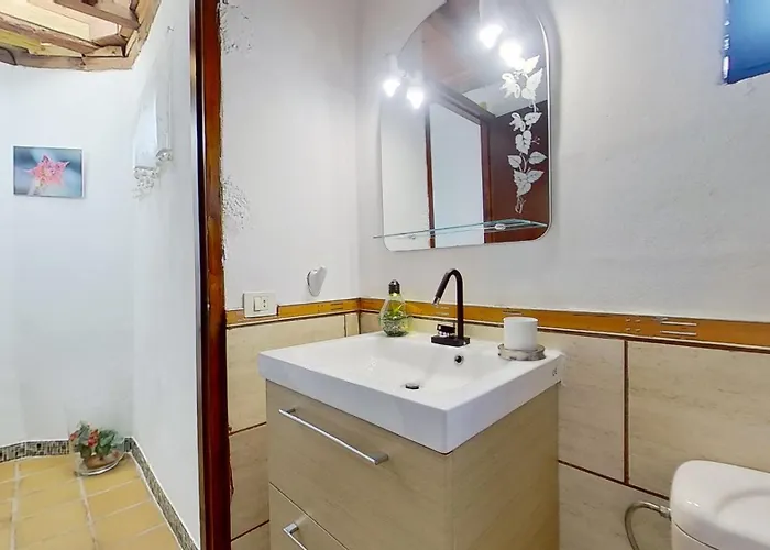 Charming 1-bed House In Villa