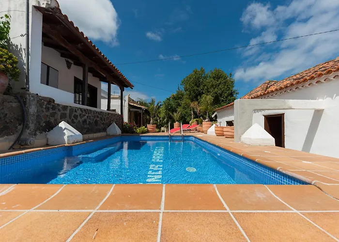 Charming 1-bed House In Villa